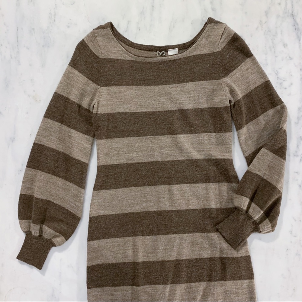 Neutral Color Stripe Dress with Long Sleeves - Picture 10 of 13